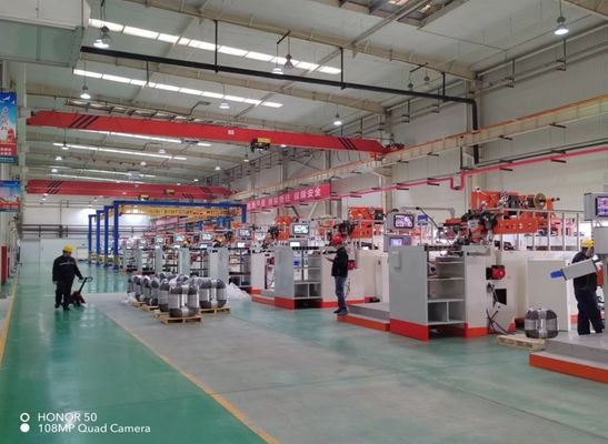 Macchina per la fabbricazione di trasformatori per bobine ad alta tensione