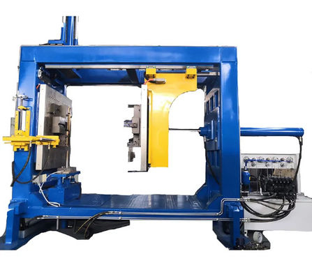 Dispositivo di iniezione per miscelazione a vuoto di isolanti elettrici